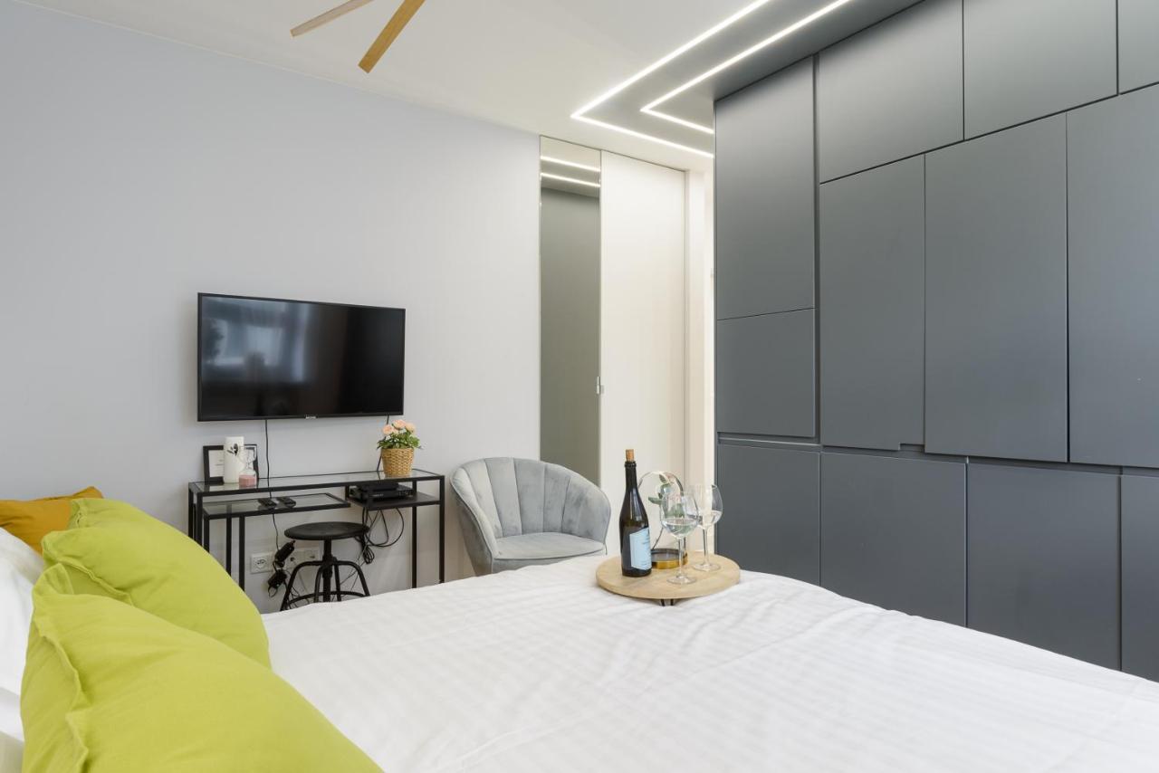 Luxury Apartments Near Warsaw Uprising Museum Exterior photo